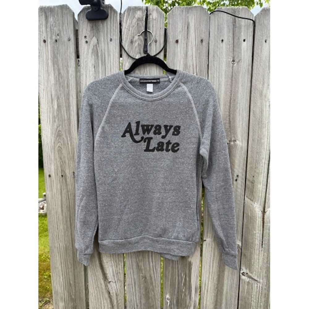 LULUSIMONSTUDIO Always Late Graphic Sweatshirt Gray Raglan Pullover‎ Small